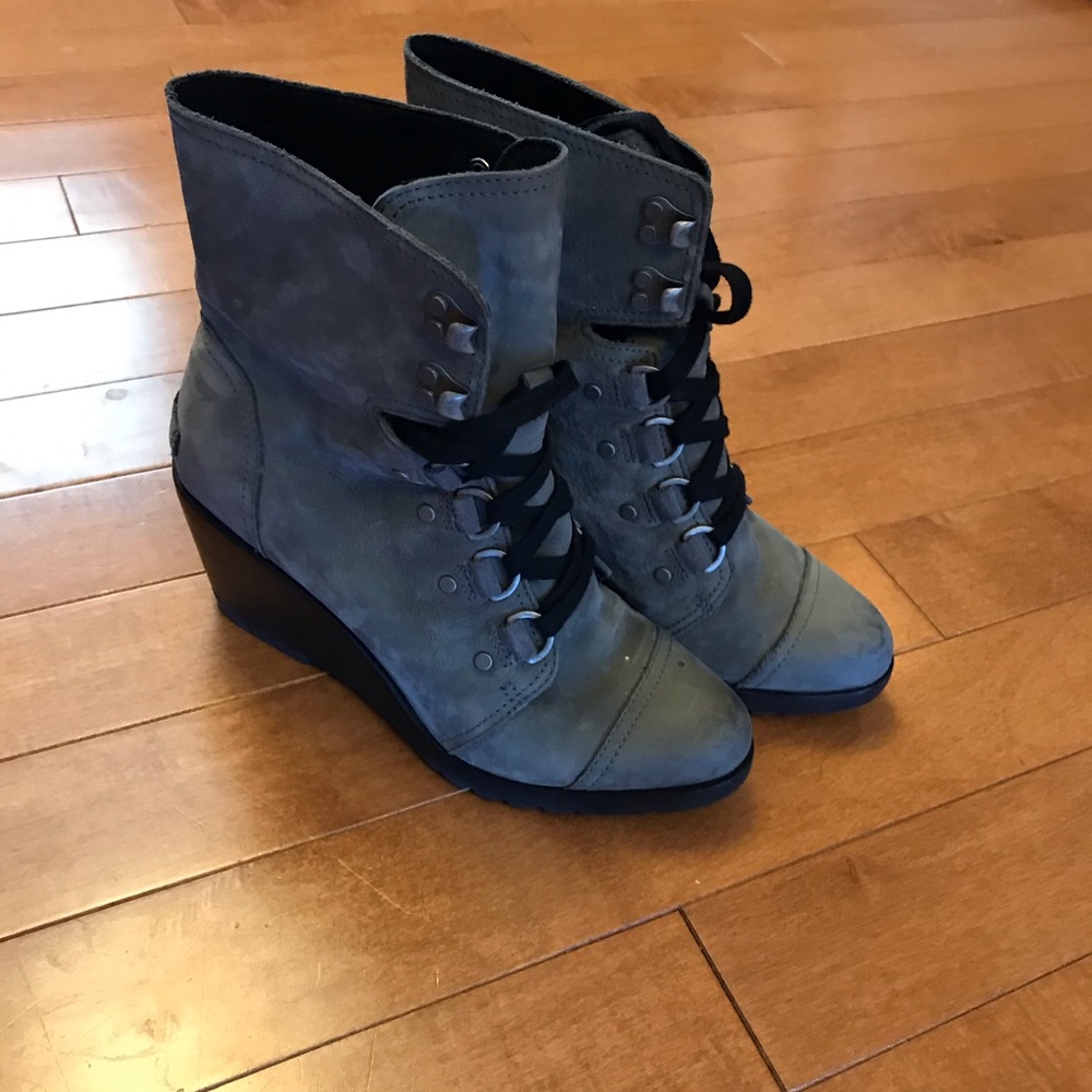 Sorel gray lace up bootie